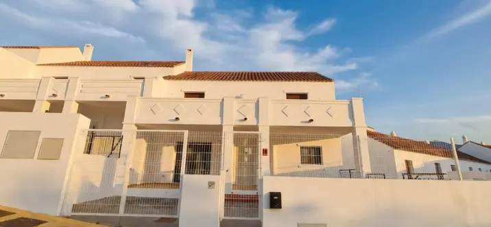 Venta de adosado en Doña Julia 0