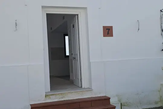Image 4 thumb