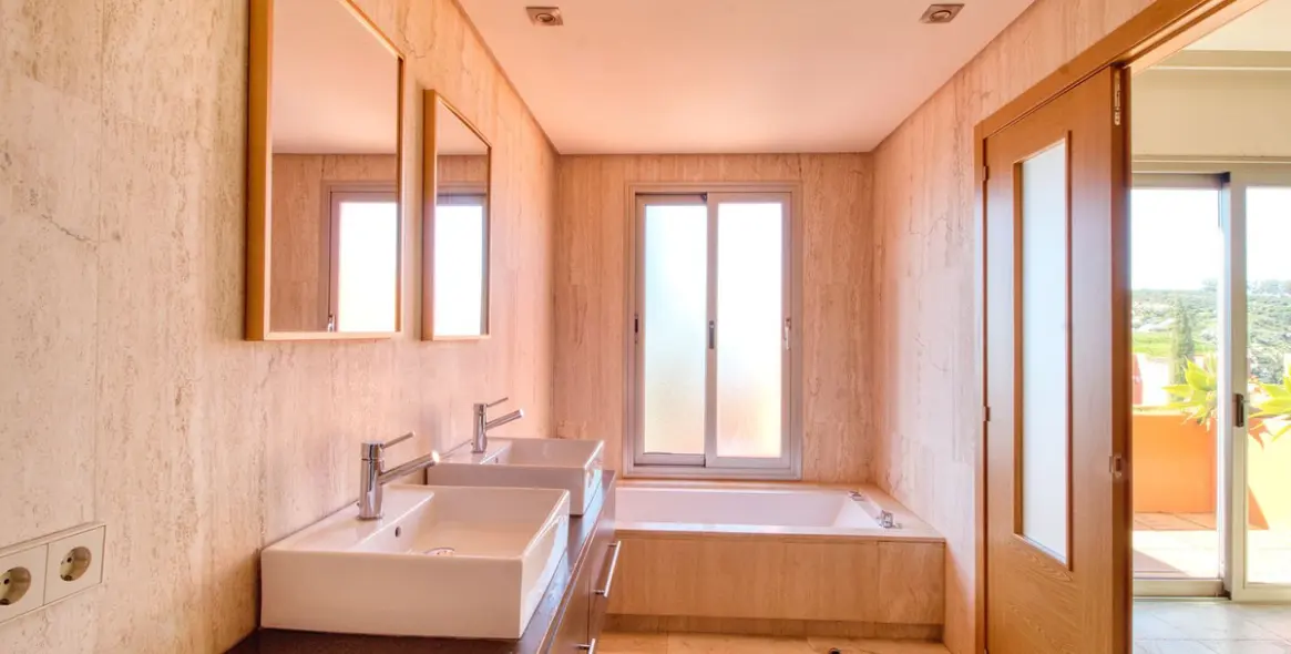 Sale of townhouse in Manilva 20