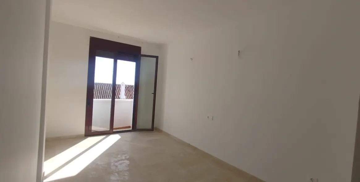 Sale of townhouse in Doña Julia 24