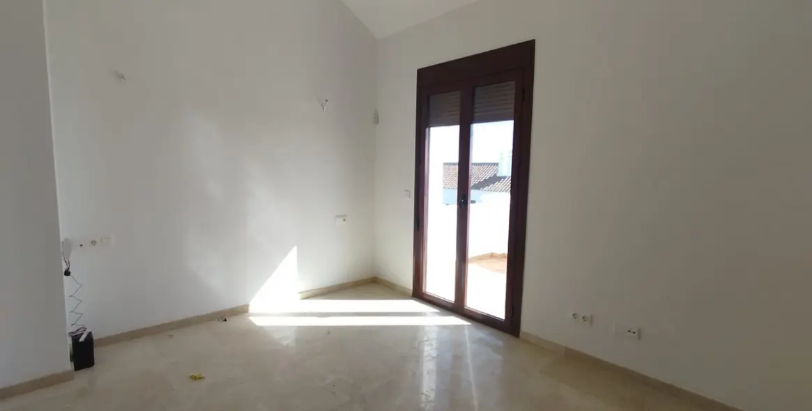 Sale of townhouse in Doña Julia 25