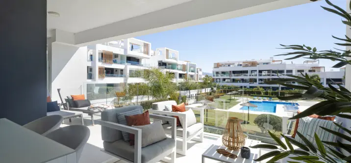 Sale of middle floor apartment in Estepona 0