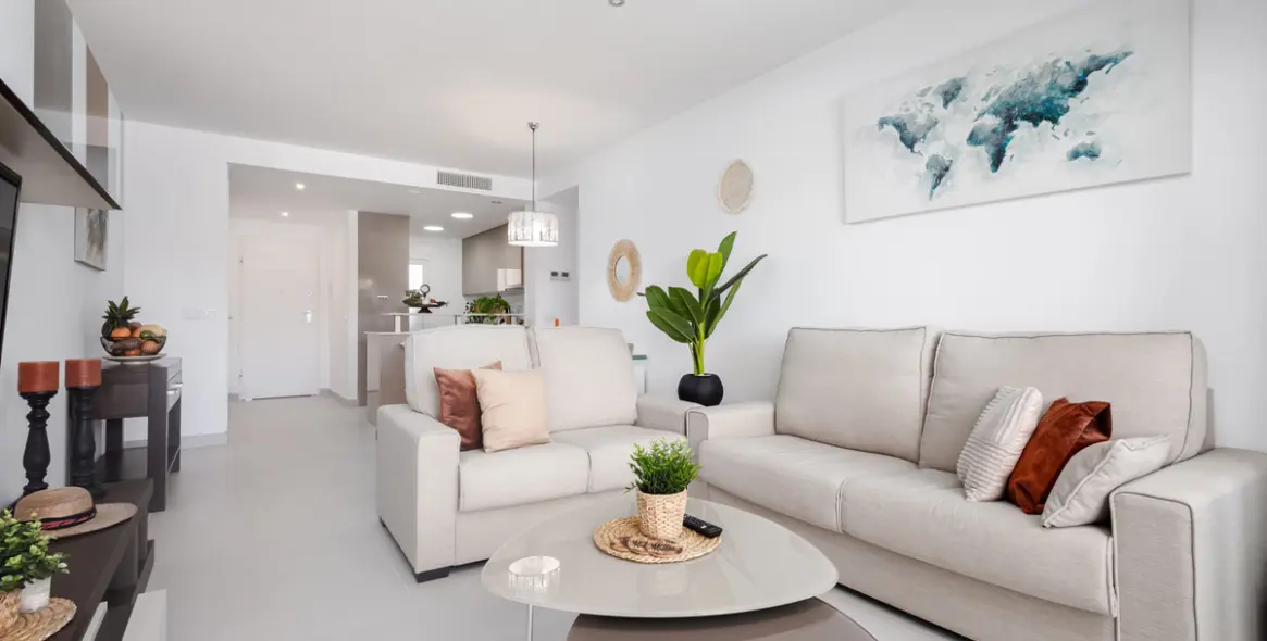 Sale of middle floor apartment in Estepona 2