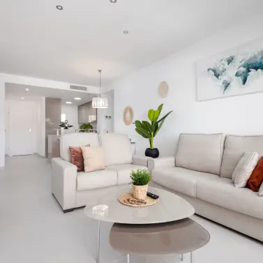 Sale of middle floor apartment in Estepona