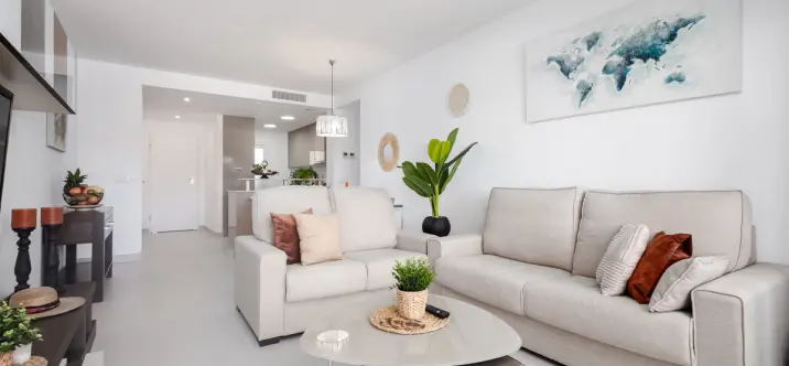 Sale of middle floor apartment in Estepona 1