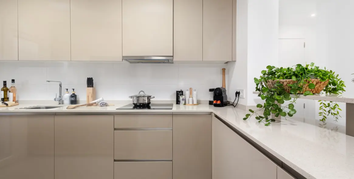 Sale of middle floor apartment in Estepona 3