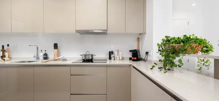 Sale of middle floor apartment in Estepona 2