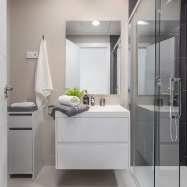 Sale of middle floor apartment in Estepona