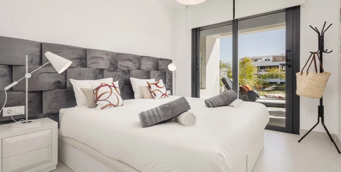 Sale of middle floor apartment in Estepona 5