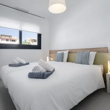 Sale of middle floor apartment in Estepona