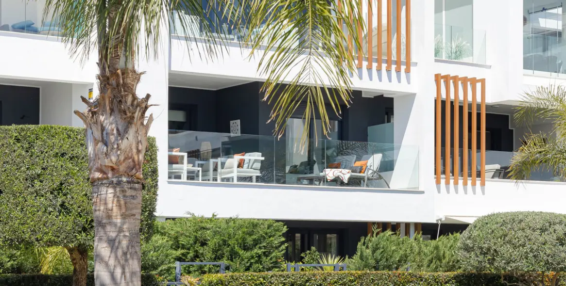 Sale of middle floor apartment in Estepona 12
