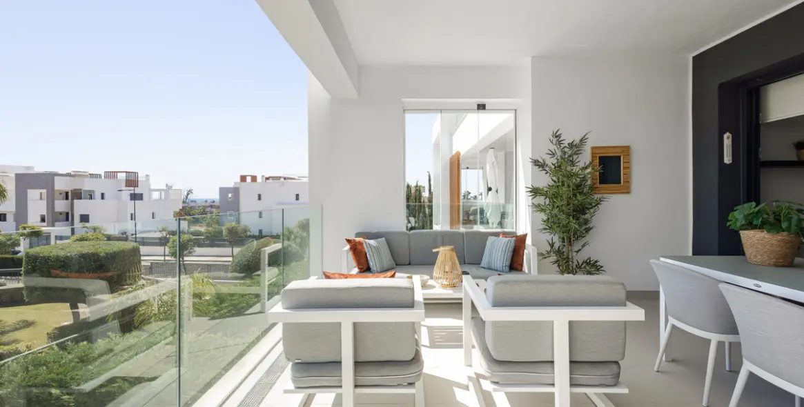 Sale of middle floor apartment in Estepona 14