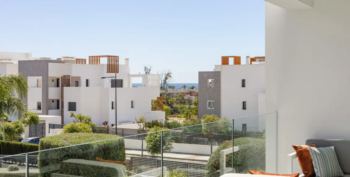 Sale of middle floor apartment in Estepona 17