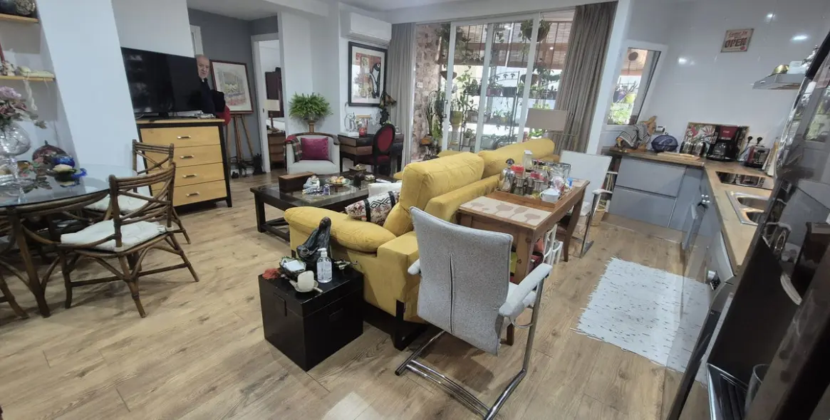 Sale of middle floor apartment in Marbella 1