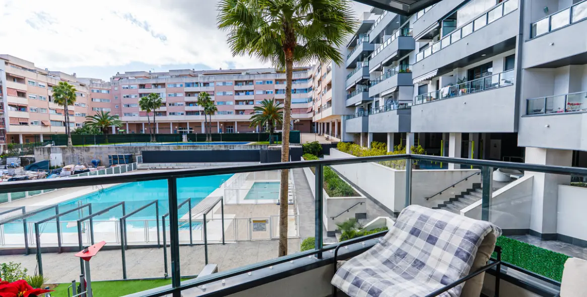 Sale of middle floor apartment in Las Lagunas 21