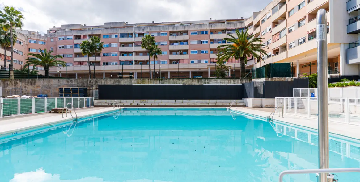 Sale of middle floor apartment in Las Lagunas 22