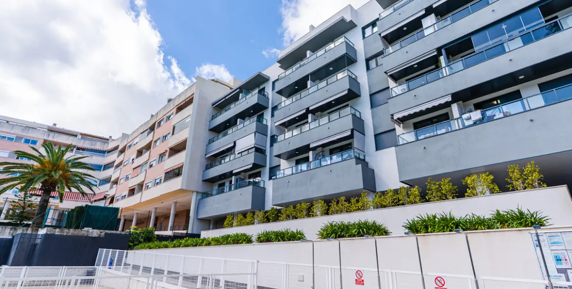 Sale of middle floor apartment in Las Lagunas 26