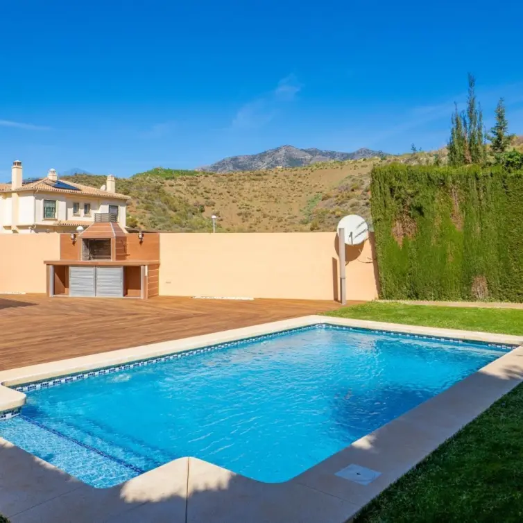 Продажа дома на две семьи в Fuengirola