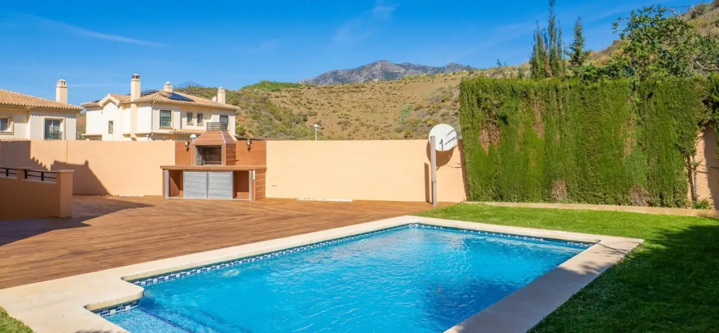 Продажа дома на две семьи в Fuengirola 1