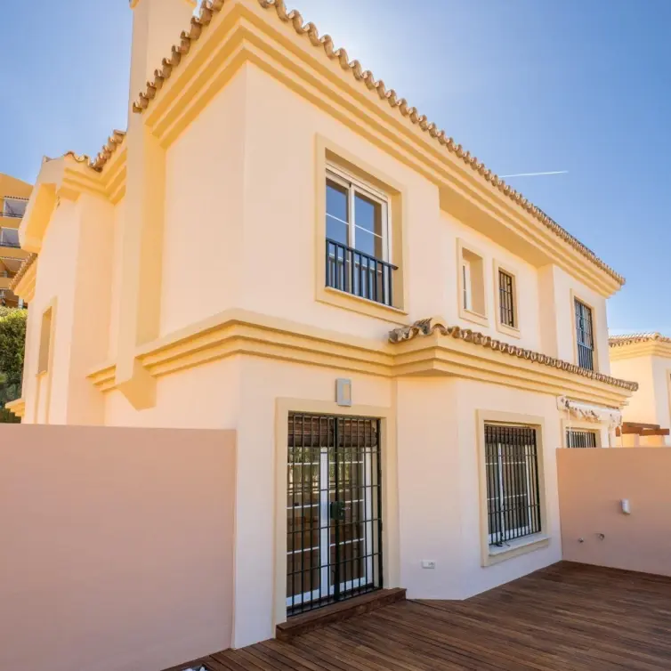 Продажа дома на две семьи в Fuengirola
