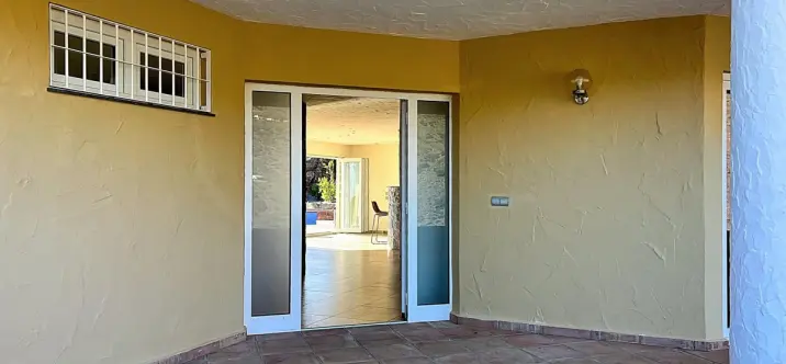 Sale of detached villa in Arenas 2