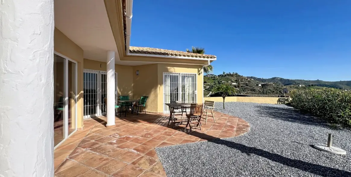 Продажа  отдельно стоящей виллы в Arenas 27