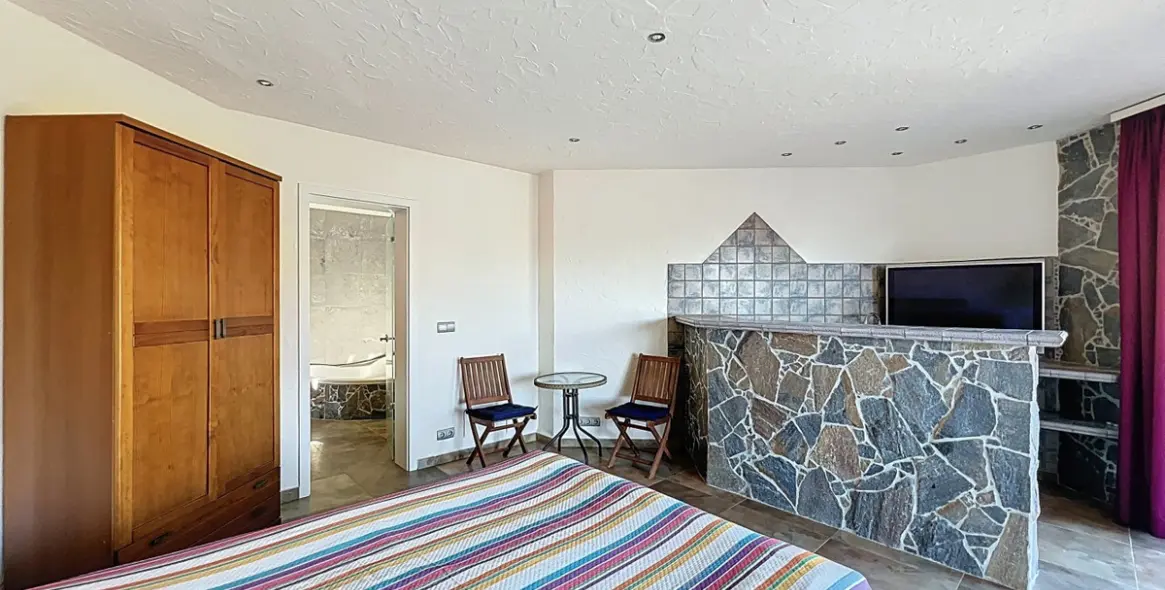 Продажа  отдельно стоящей виллы в Arenas 34