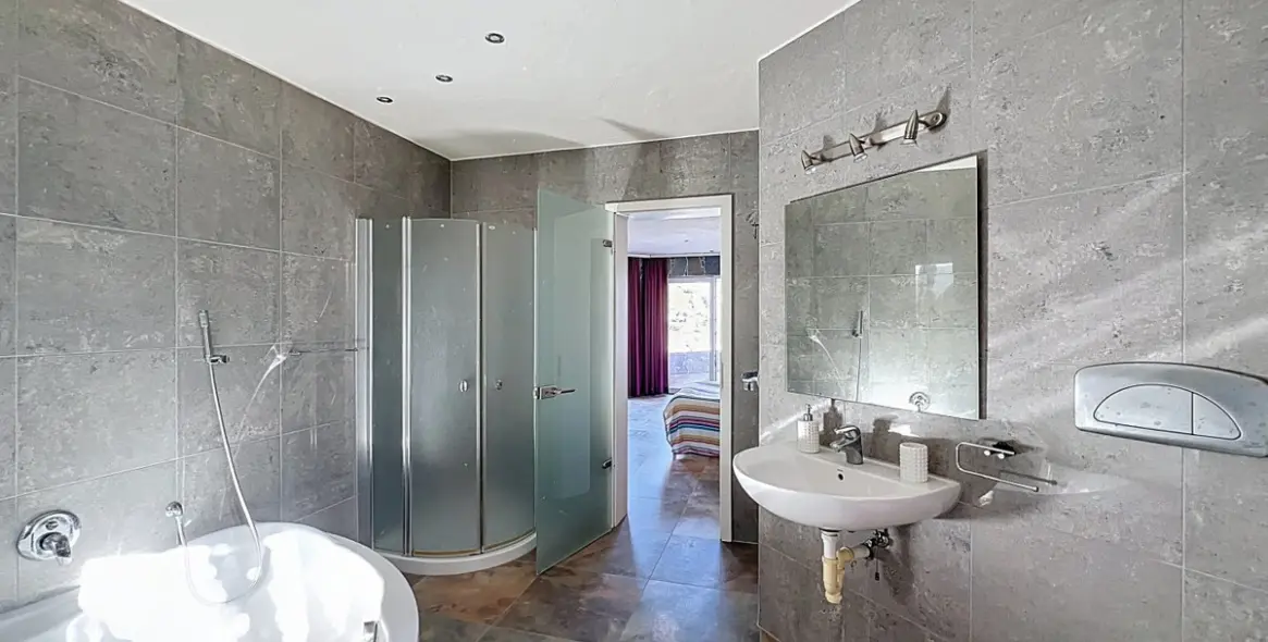 Продажа  отдельно стоящей виллы в Arenas 37