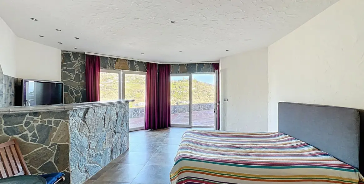 Продажа  отдельно стоящей виллы в Arenas 38