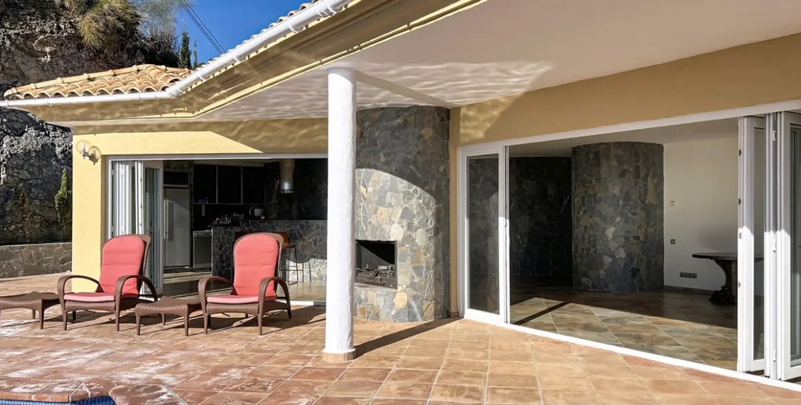 Продажа  отдельно стоящей виллы в Arenas 42