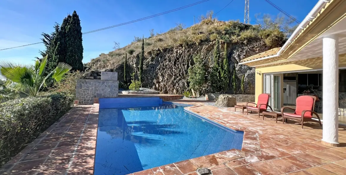 Продажа  отдельно стоящей виллы в Arenas 50