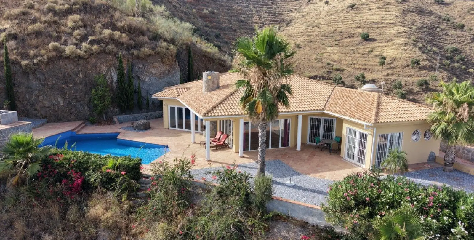 Продажа  отдельно стоящей виллы в Algarrobo 1