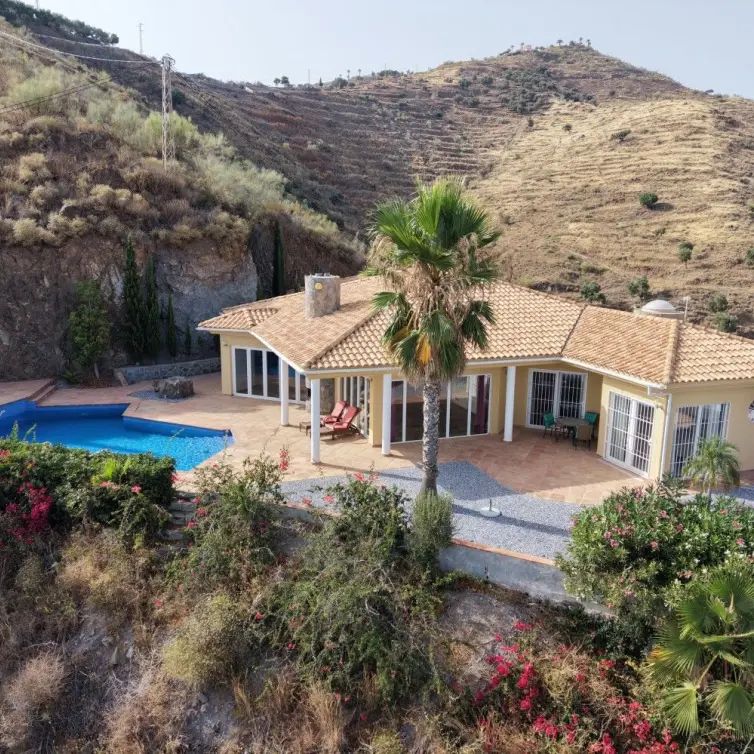 Sale of detached villa in Algarrobo