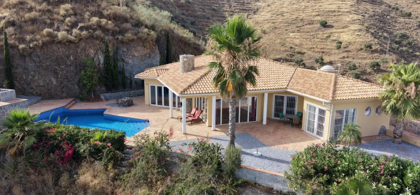 Sale of detached villa in Algarrobo 0