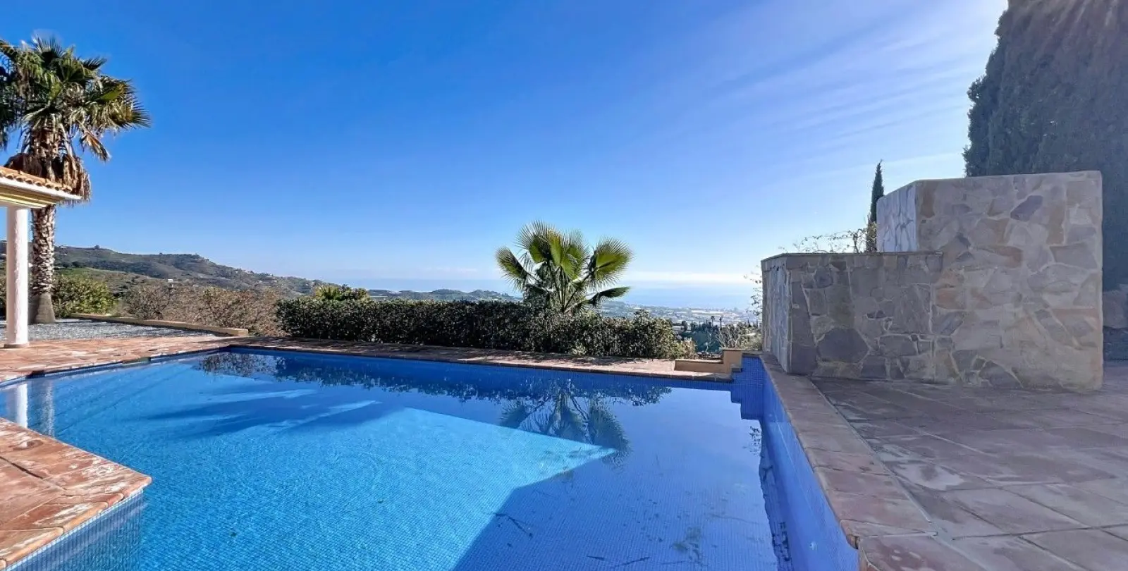 Продажа  отдельно стоящей виллы в Algarrobo 2