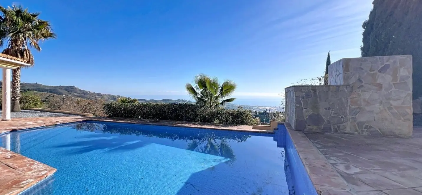 Sale of detached villa in Algarrobo 1