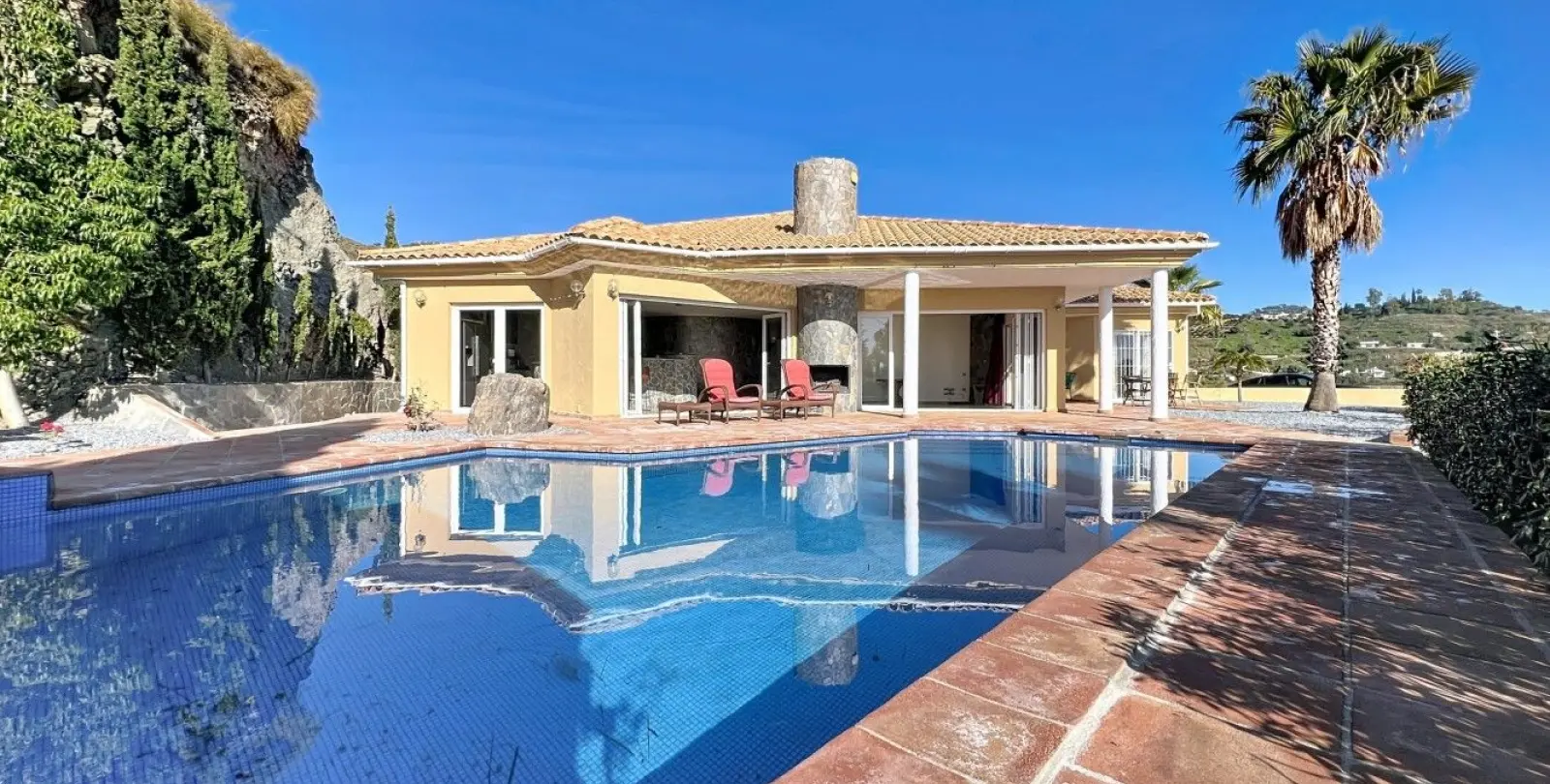 Продажа  отдельно стоящей виллы в Algarrobo 3