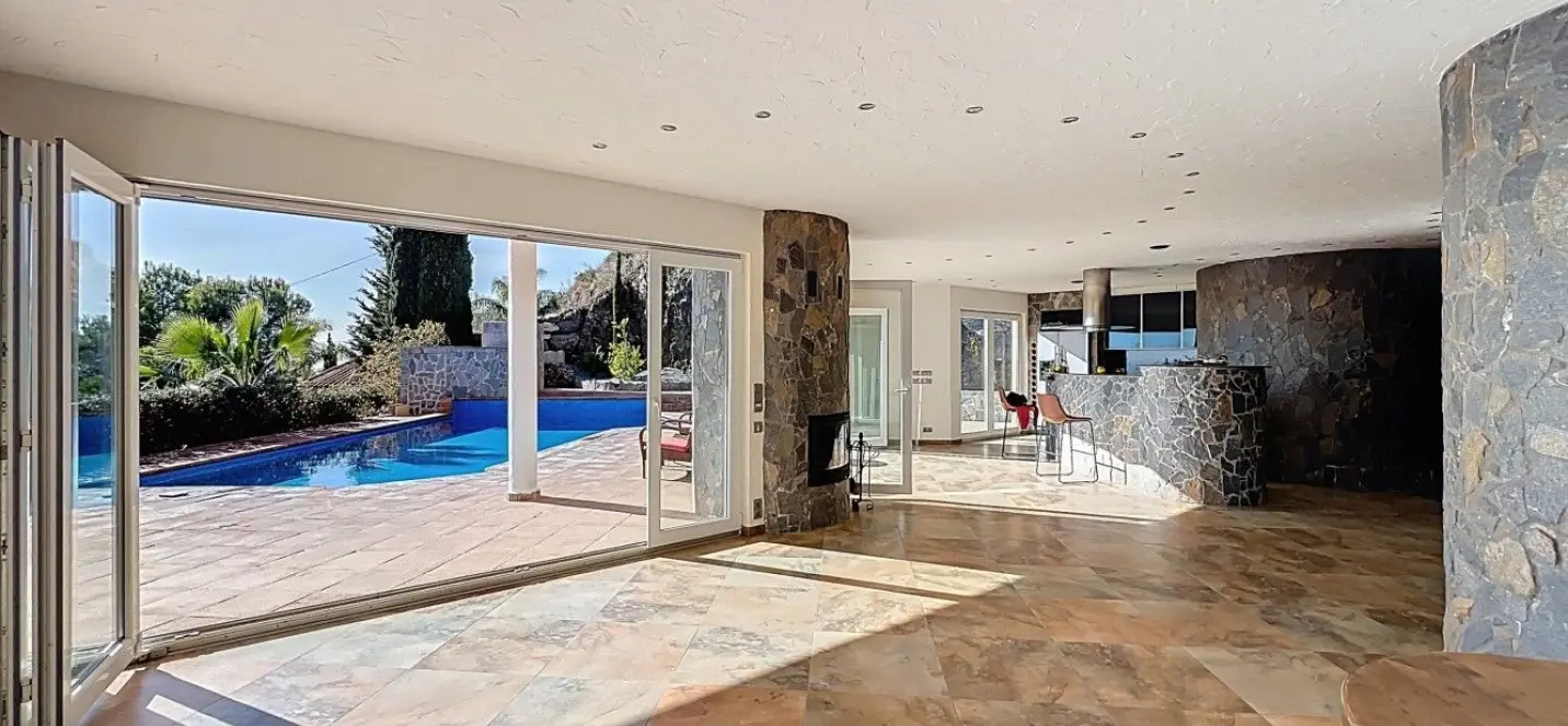 Sale of detached villa in Algarrobo 3