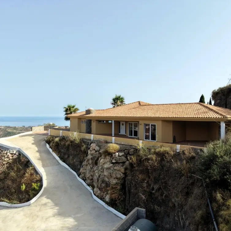 Sale of detached villa in Algarrobo
