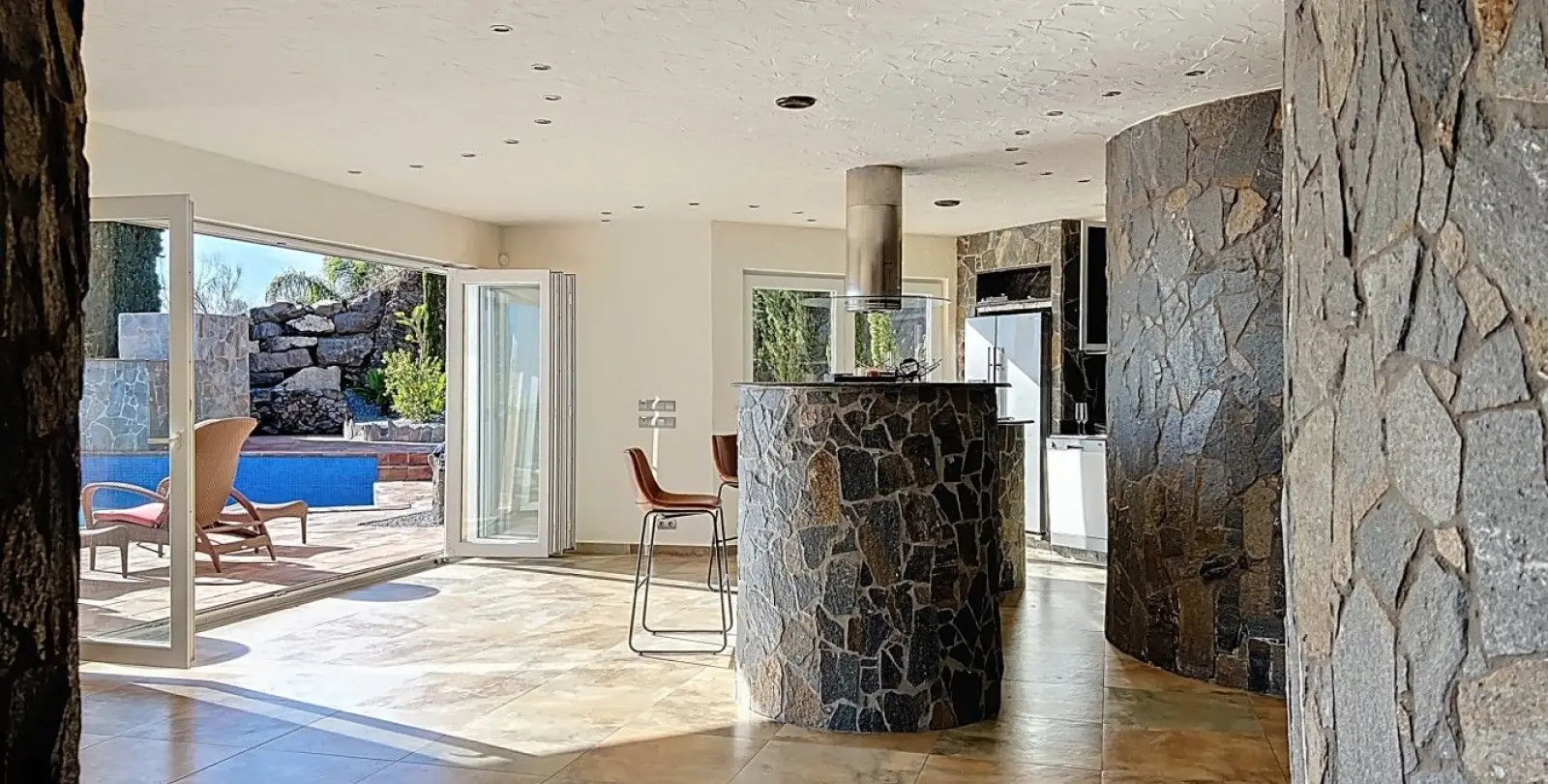 Продажа  отдельно стоящей виллы в Algarrobo 10