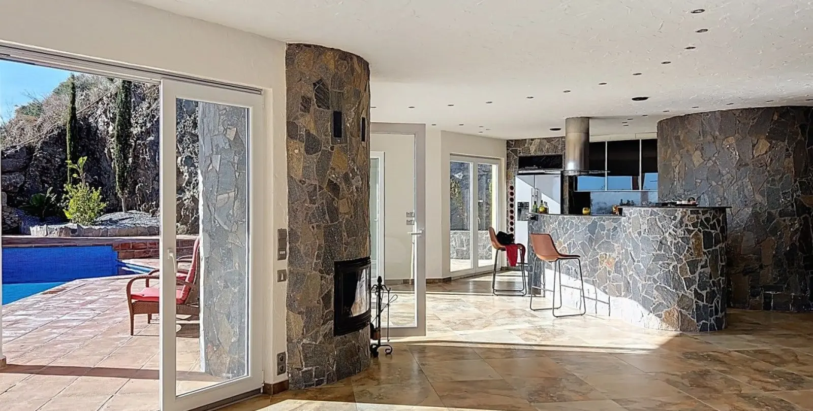 Продажа  отдельно стоящей виллы в Algarrobo 11