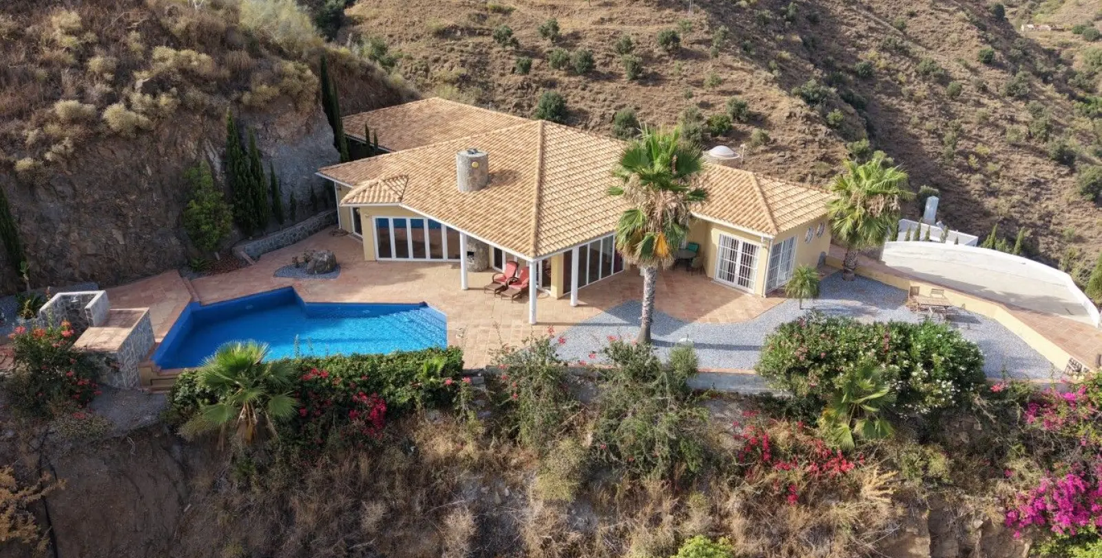 Продажа  отдельно стоящей виллы в Algarrobo 14