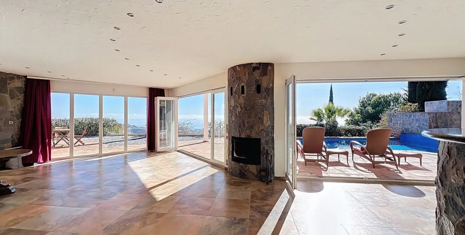Продажа  отдельно стоящей виллы в Algarrobo 18