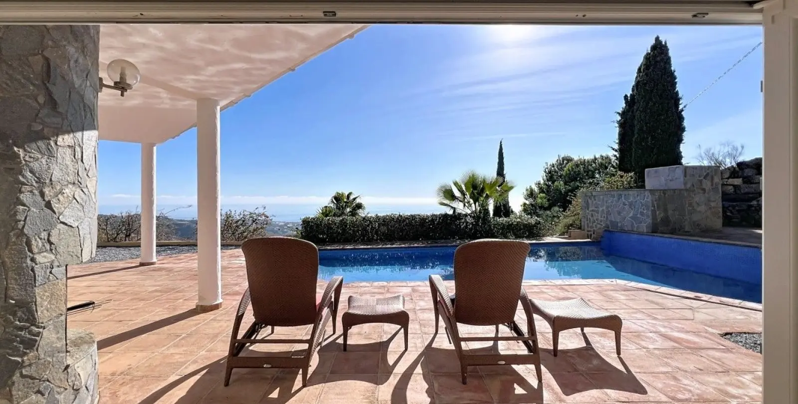 Продажа  отдельно стоящей виллы в Algarrobo 21