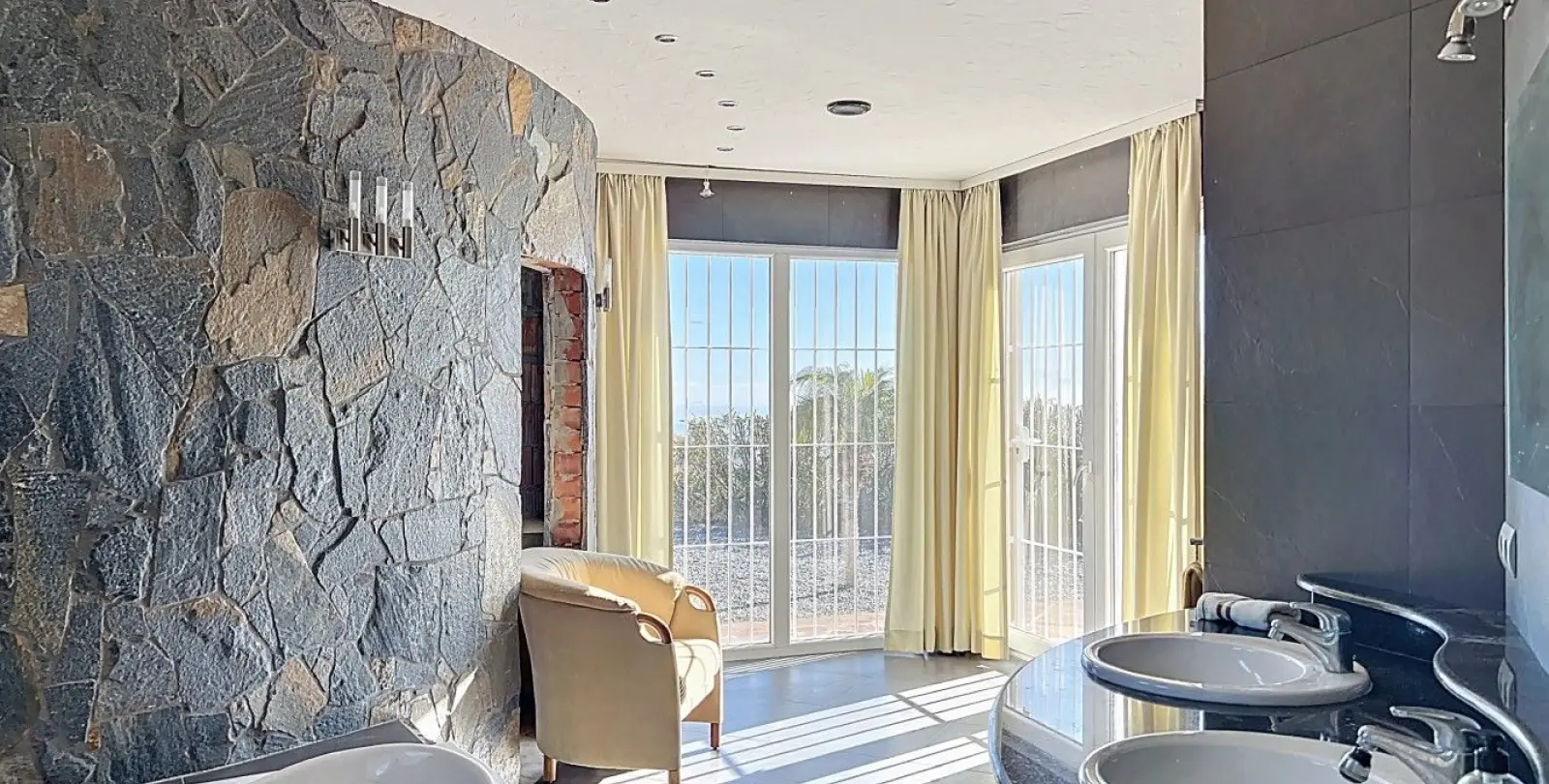 Продажа  отдельно стоящей виллы в Algarrobo 25