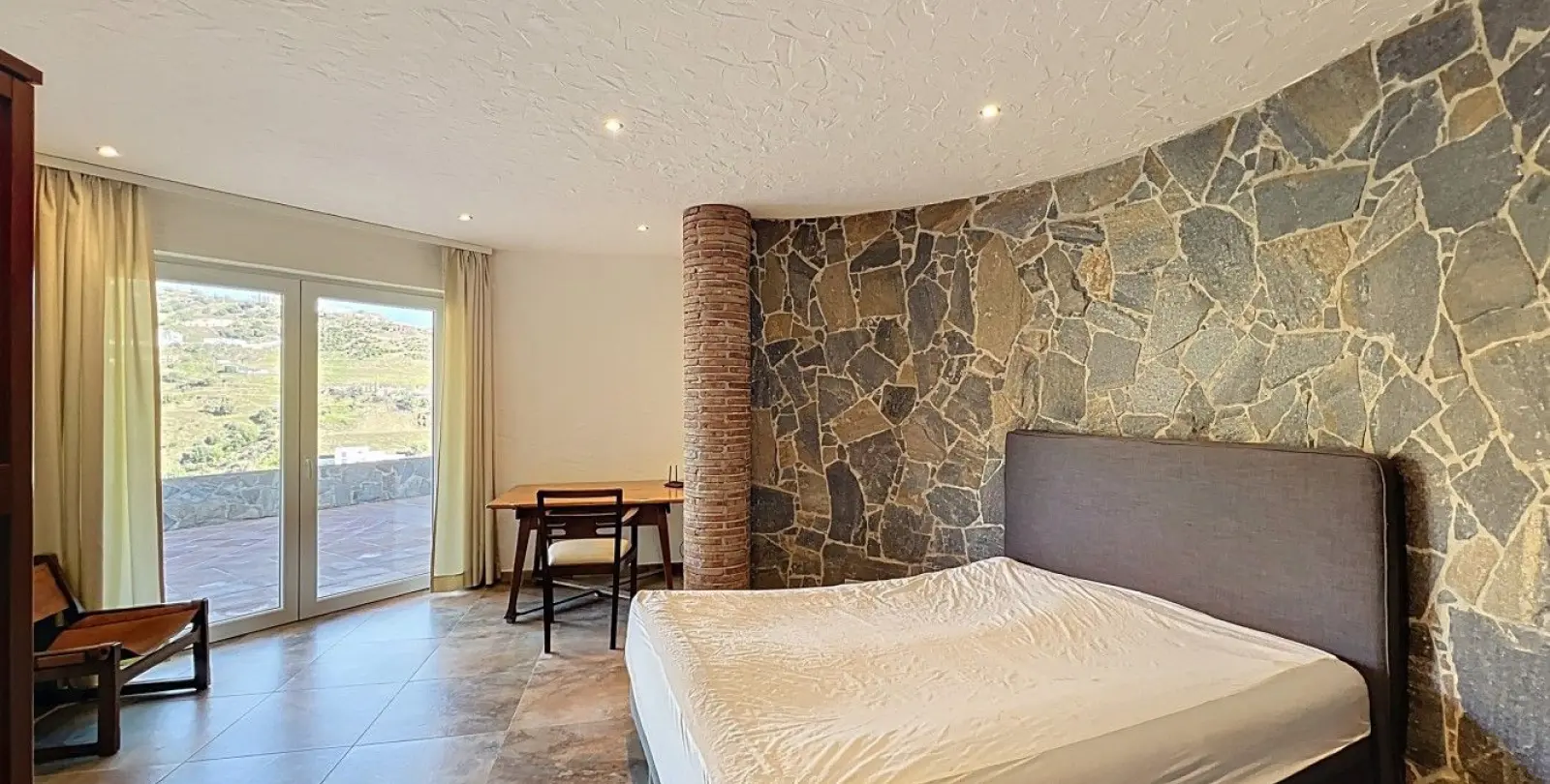 Продажа  отдельно стоящей виллы в Algarrobo 31
