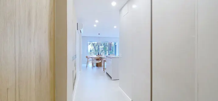 Venta de apartamento en planta media en Estepona 3