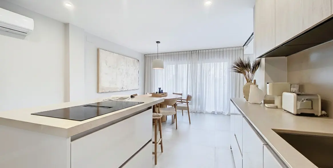 Sale of middle floor apartment in Estepona 8