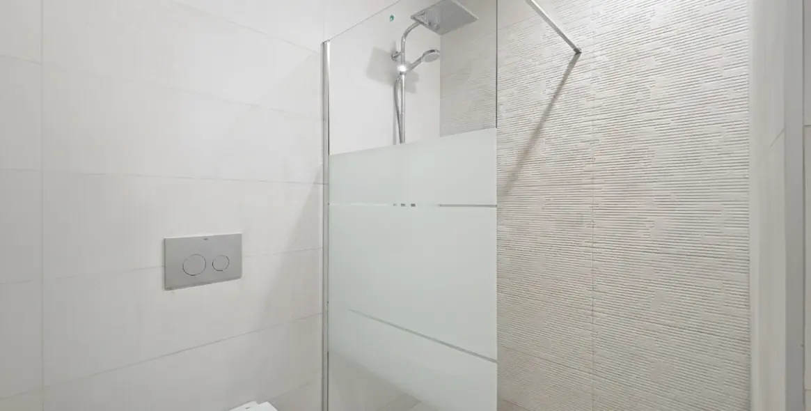 Sale of middle floor apartment in Estepona 30