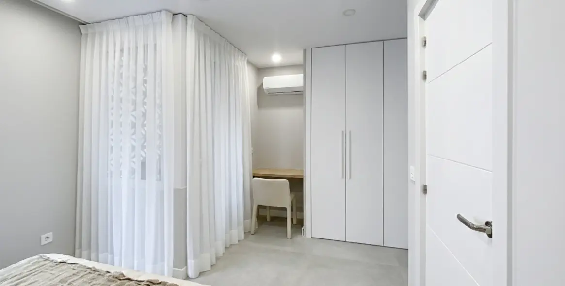 Sale of middle floor apartment in Estepona 34